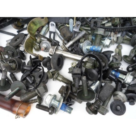 KIT VITERIA BULLONERIA VARIA PERNI VITI BULLONI DADI SUZUKI BURGMAN 400 K4 2004