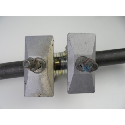 ASSE PERNO RUOTA POSTERIORE CON BOCCOLE E TENDICATENA ORIGINALE YAMAHA FZ6 2007