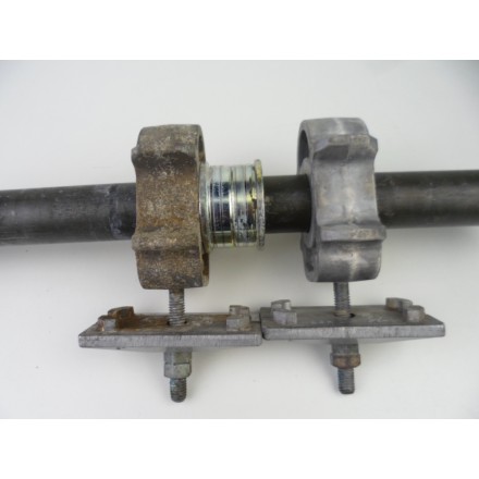 ASSE PERNO RUOTA POSTERIORE CON BOCCOLE E TENDICATENA ORIGINALE YAMAHA FZ6 2007