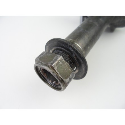 ASSE PERNO RUOTA POSTERIORE CON BOCCOLE E TENDICATENA ORIGINALE YAMAHA FZ6 2007