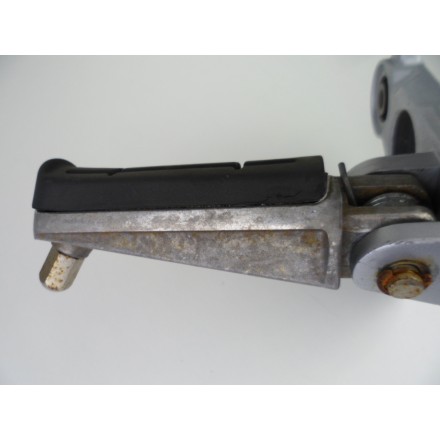 SUPPORTO CON PEDANA ANTERIORE PILOTA SINISTRA ORIGINALE YAMAHA FZ6 2007