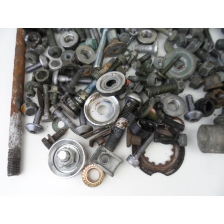 SET VITERIA E BULLONERIA PERNI VITI DADI E BULLONI ORIGINALI YAMAHA FZ6 2007