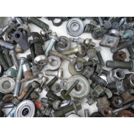 SET VITERIA E BULLONERIA PERNI VITI DADI E BULLONI ORIGINALI YAMAHA FZ6 2007