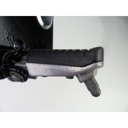 SUPPORTO CON PEDANA ANTERIORE PILOTA DESTRA ORIGINALE KAWASAKI ZR-7 S 2004