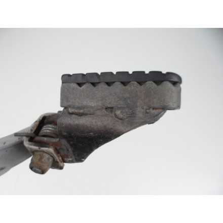 SUPPORTO CON PEDANA ANTERIORE PILOTA DESTRA ORIGINALE APRILIA PEGASO 650 1998