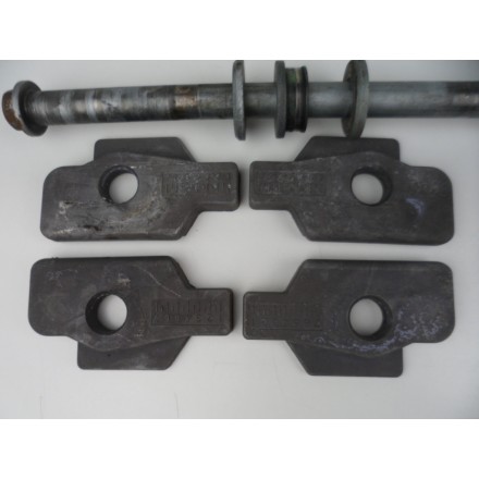 PERNO ASSE RUOTA POSTERIORE CON TENDICATENA E BOCCOLE APRILIA PEGASO 650 1998