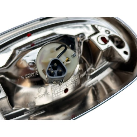 TRIOM FARO LUCE STOP FANALE POSTERIORE PER PIAGGIO VESPA 125 150 50 ET2 ET4