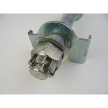 ASSE PERNO ASSIALE FISSAGGIO RUOTA POSTERIORE CON BOCCOLE KAWASAKI ER-5 500 2005