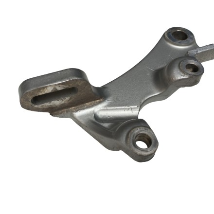 STAFFA PINZA RUOTA POSTERIORE ORIGINALE YAMAHA TDM 850 2002