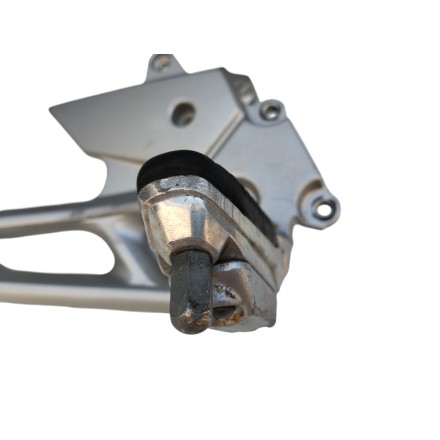 GRUPPO PEDANA POGGIAPIEDI DESTRA ORIGINALE SUZUKI GSR 600 2006