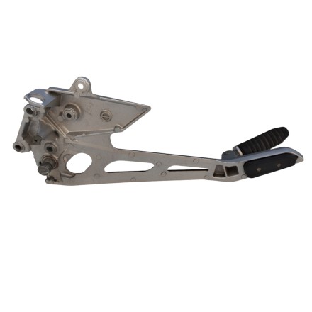 GRUPPO PEDANA POGGIAPIEDI DESTRA ORIGINALE SUZUKI GSR 600 2006