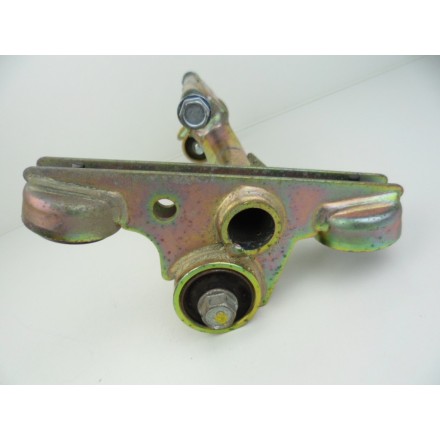 BRACCIO OSCILLANTE POSTERIORE SUPPORTO MOTORE/TELAIO HONDA PANTHEON 125 2003