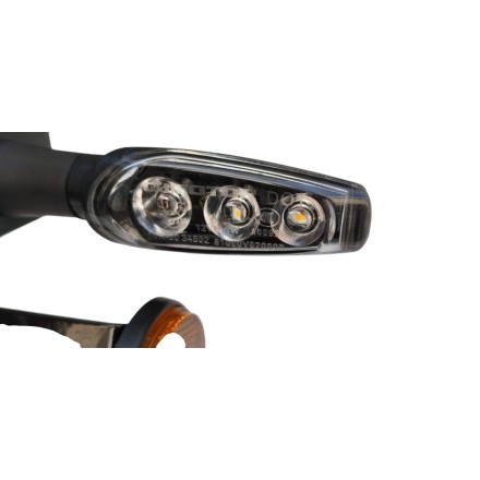 QJ Motor SRK 125 S 2024 PARAFANGO PORTATARGA CON FRECCE POSTERIORI ORIGINALE