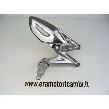 SUPPORTO CON PEDANA ANTERIORE PILOTA DESTRA TRIUMPH STREET TRIPLE 675 2010