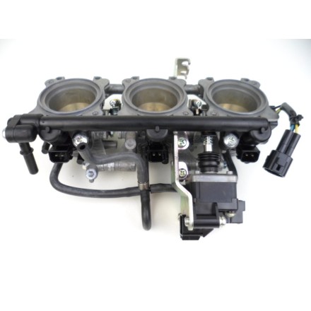 CORPO FARFALLATO COMPLETO CON INIETTORI BENZINA TRIUMPH STREET TRIPLE 675 2010