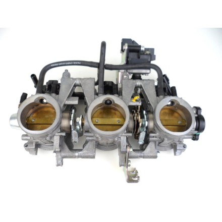 CORPO FARFALLATO COMPLETO CON INIETTORI BENZINA TRIUMPH STREET TRIPLE 675 2010