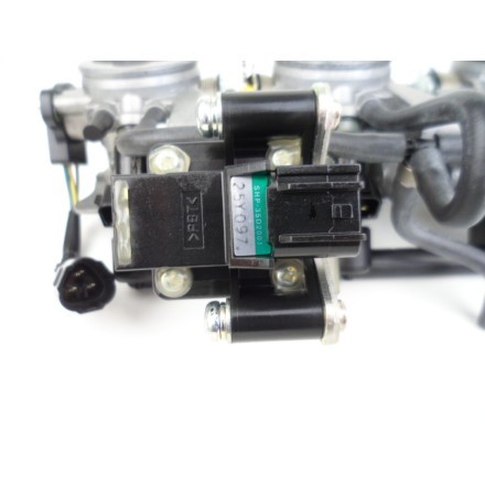 CORPO FARFALLATO COMPLETO CON INIETTORI BENZINA TRIUMPH STREET TRIPLE 675 2010