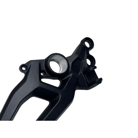 PIASTRA SUPPORTO PEDANA DESTRA ORIGINALE DUCATI MONSTER 937 + SP 950 (2022-2024)