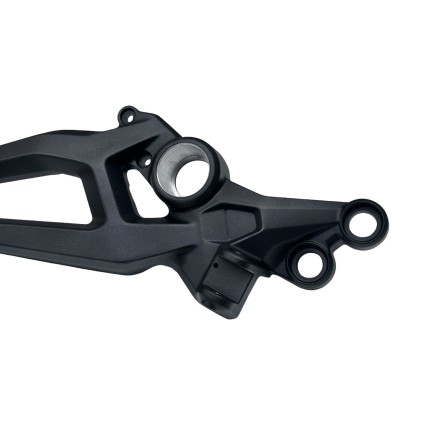 PIASTRA SUPPORTO PEDANA DESTRA ORIGINALE DUCATI MONSTER 937 + SP 950 (2022-2024)