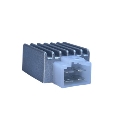 REGOLATORE DI TENSIONE PER MBK booster / flipper minarelli / AGILITY 50 4 pin  (VEDERE DESCRIZIONE PER APPLICAZIONI)