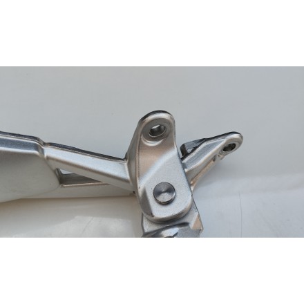SUPPORTO PEDANA ANTERIORE PILOTA DESTRA ORIGINALE BMW K1200 R 2006