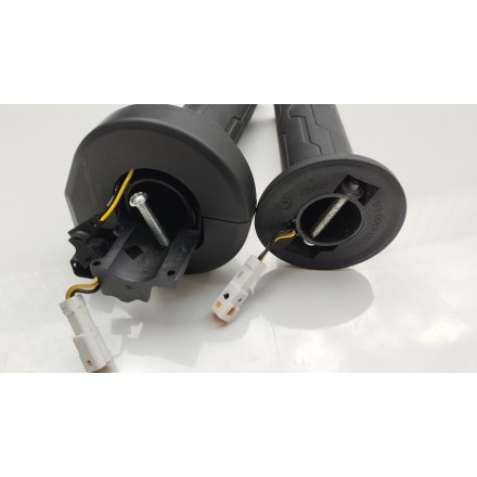 COPPIA MANOPOLE RISCALDATE TERMICHE ORIGINALE CFMOTO 800MT EXPLORE 2023