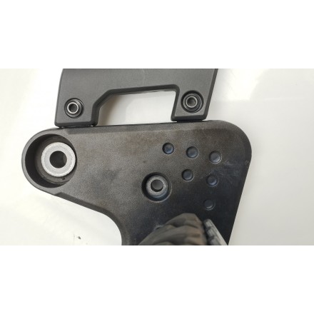 SUPPORTO PEDANA ANTERIORE PILOTA SINISTRA ORIGINALE CFMOTO 800MT EXPLORE 2023