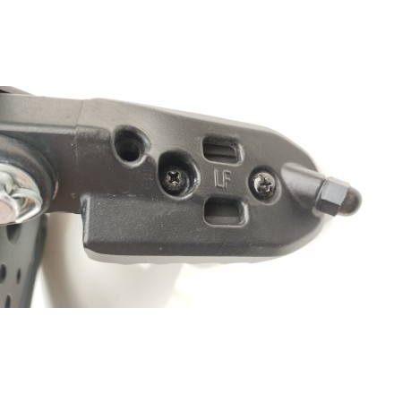 SUPPORTO PEDANA ANTERIORE PILOTA SINISTRA ORIGINALE CFMOTO 800MT EXPLORE 2023