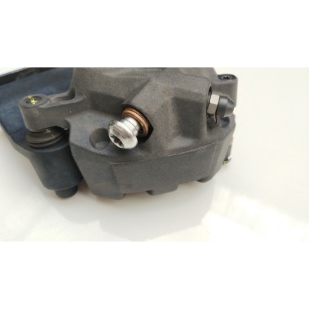 PINZA FRENO POSTERIORE CON SUPPORTO ORIGINALE CFMOTO 800MT EXPLORE 2023