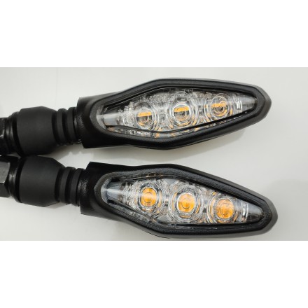 COPPIA FRECCE INDICATORI DI DIREZIONE POSTER. ORIGINALE CFMOTO 800MT EXPLORE 2023