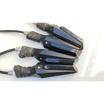 SET 4 FRECCE INDICATORI DI DIREZIONE COMPLETI ORIGINALE VOGE VALICO 500 DSX 2022