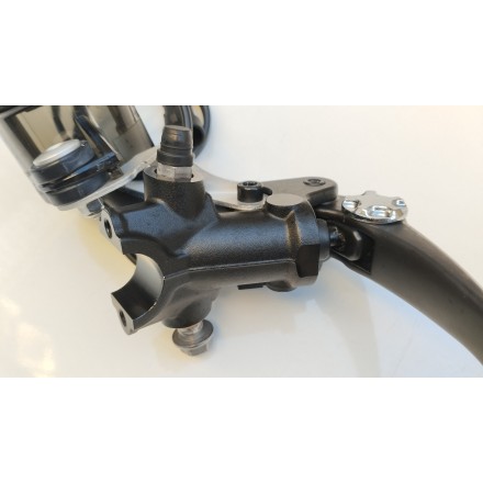 GRUPPO POMPA FRENO ANTERIORE CON LEVA E SENSORE ORIGINALE QJMotor SRT 800 2024