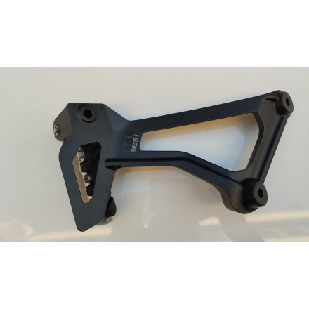 SUPPORTO PEDANA POSTERIORE PASSEGGERO DESTRA ORIGINALE QJMotor SRT 800 2024