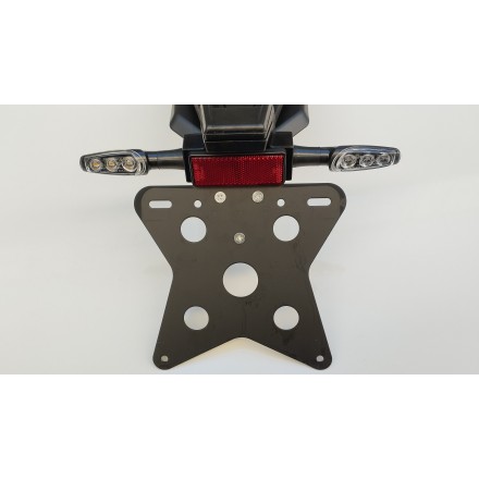 PARAFANGO PORTATARGA POSTERIORE CON FRECCE ORIGINALE QJMotor SRT 800 2024