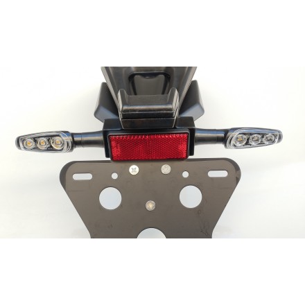 PARAFANGO PORTATARGA POSTERIORE CON FRECCE ORIGINALE QJMotor SRT 800 2024