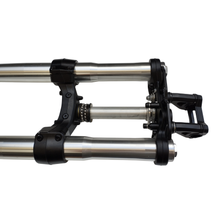 FORCELLA STELI SOSPENSIONE ANTERIORE CON PIASTRE ORIGINALE QJMotor SRT 800 2024