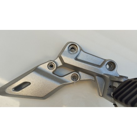 PEDANA ANTERIORE GUIDATORE DESTRA ORIGINALE VOGE VALICO 500 DSX 2023