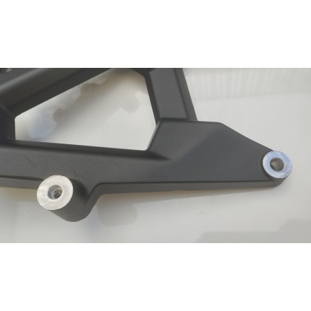 STAFFA SUPPORTO MOTORE SCARICO RUOTA ORIGINALE VOGE SFIDA SR1 125 2024
