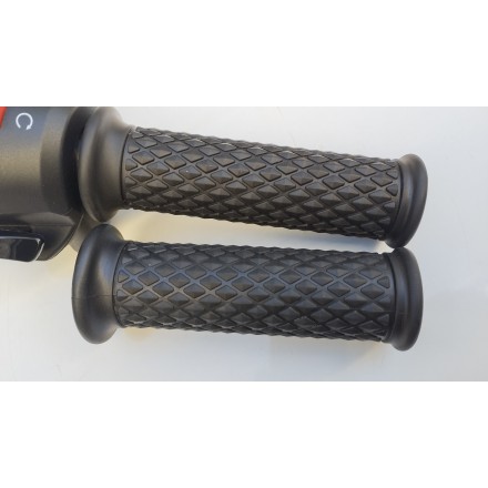 COMMUTATORE DESTRO COMANDO GAS CON MANOPOLE ORIGINALE VOGE SFIDA SR1 125 2024