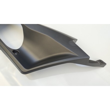 CARENA COVER SOTTO PEDANA SINISTRA ORIGINALE VOGE SFIDA SR1 125 2024