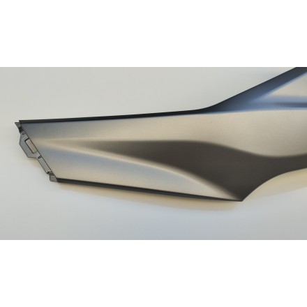 CARENA COVER FIANCATA POSTERIORE SINISTRA ORIGINALE VOGE SFIDA SR1 125 2024