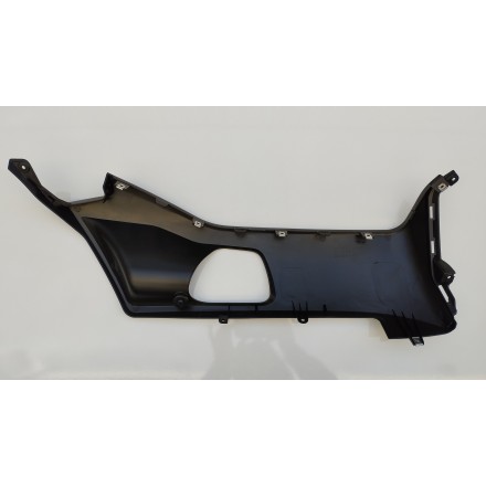 CARENA COVER SOTTO PEDANA SINISTRA ORIGINALE VOGE SFIDA SR1 125 2024