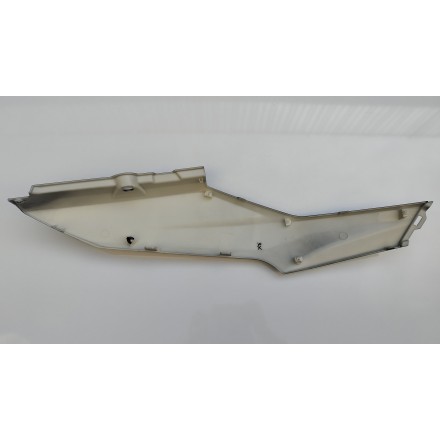 CARENA COVER FIANCATA POSTERIORE SINISTRA ORIGINALE VOGE SFIDA SR1 125 2024