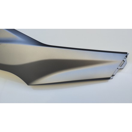 CARENA COVER FIANCATA POSTERIORE DESTRA ORIGINALE VOGE SFIDA SR1 125 2024