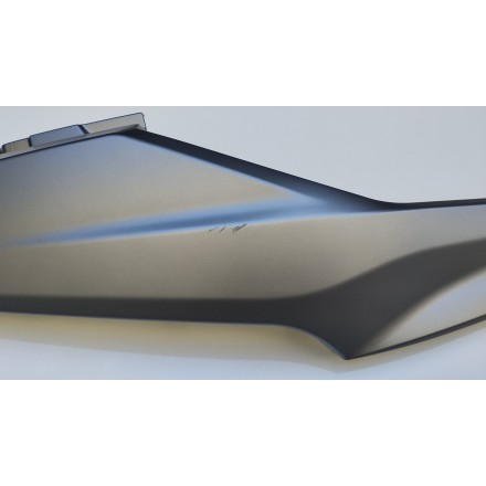 CARENA COVER FIANCATA POSTERIORE DESTRA ORIGINALE VOGE SFIDA SR1 125 2024