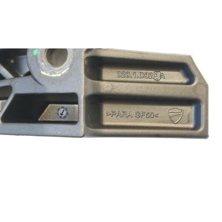 STAFFA SUPPORTO SELLA PARTE ANTERIORE ORIGINALE DUCATI MULTISTRADA 1200 S 2016