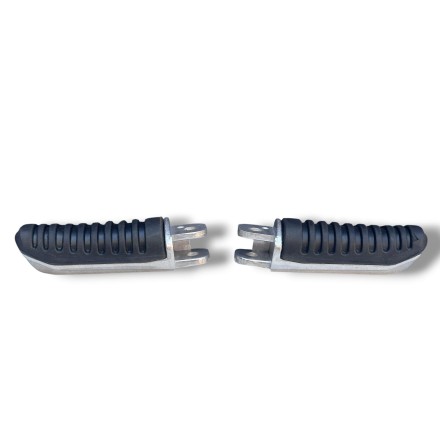 SET 2 PEDALINI PEDANE POSTERIORI PER SUZUKI BANDIT 400 600 1200 GSXR 1100 RF 900