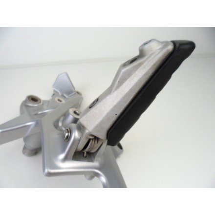 SUPPORTO CON PEDANA POGGIAPIEDE ANTERIORE PILOTA SINISTRA BMW F800 S - 2007