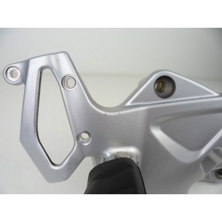 SUPPORTO CON PEDANA POGGIAPIEDE ANTERIORE PILOTA DESTRA BMW F800 S - 2007