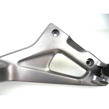 SUPPORTO PEDANA DESTRA COMPLETO DI PEDALINI HONDA NT 700 V DEAUVILLE 2008